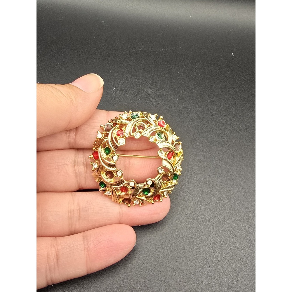 Vtg Christmas Wreath Gold Toned With Rhinestones Brooch